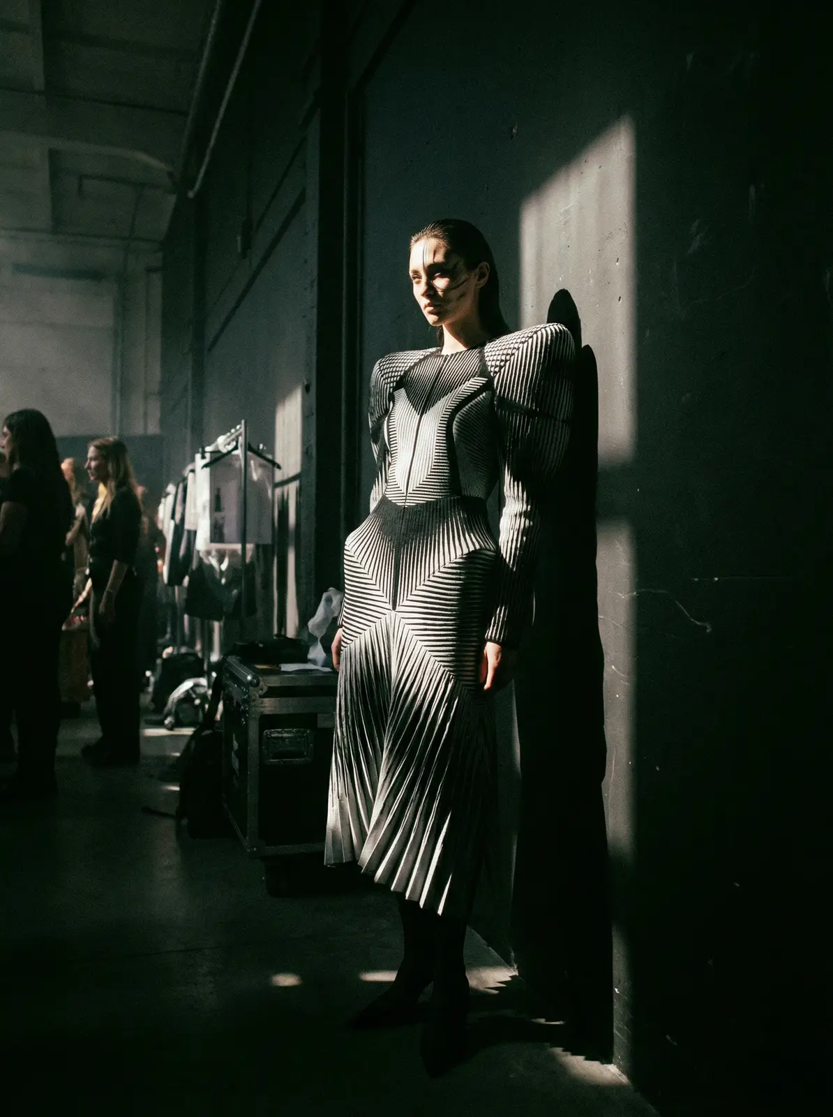 亚娱集团app 前卫结构主义时装短视频